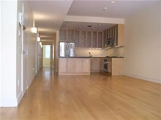 Rented by R New York | media 15