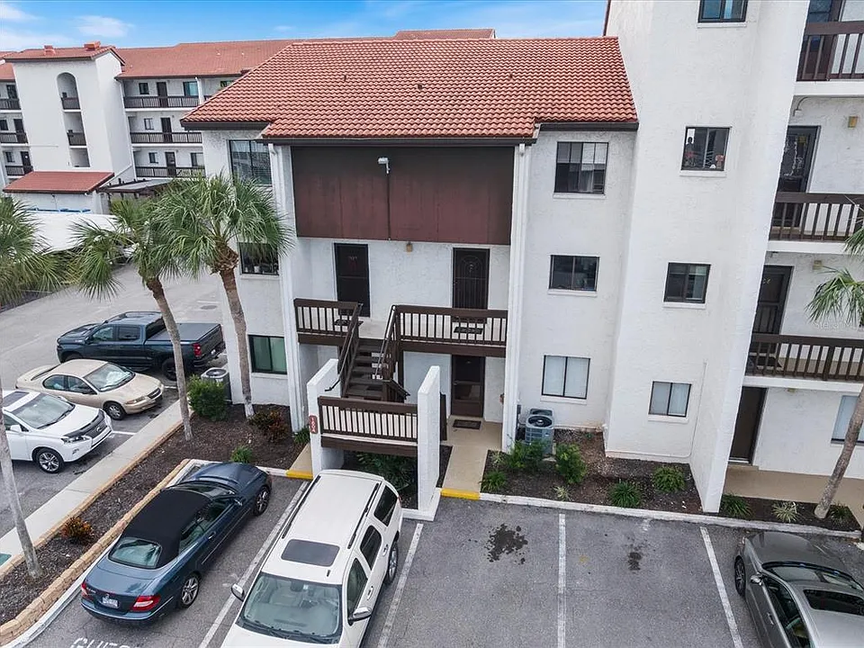 1604 Stickney Point Rd #102