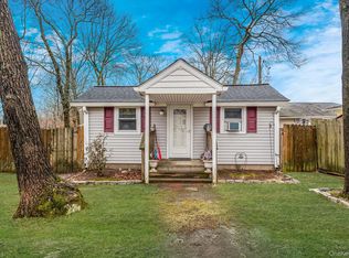 16 Rexmere Avenue, Farmingville, NY 11738