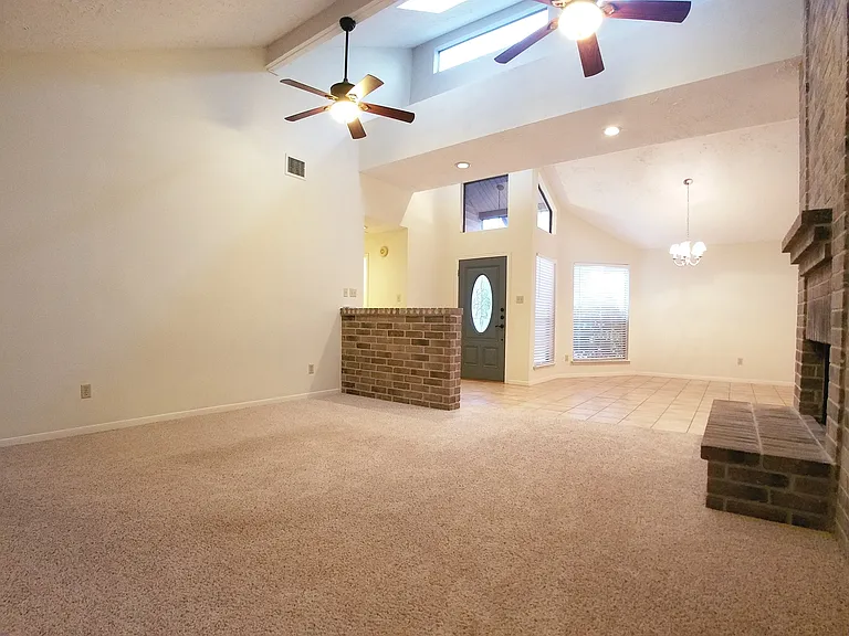 2111 Echo Rdg — Photo 5