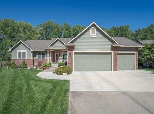 510 E Lakecrest Dr, Andover, KS 67002
