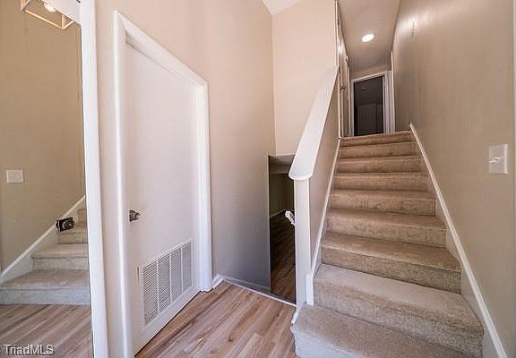 4th image of 214 Lamplighter Cir
