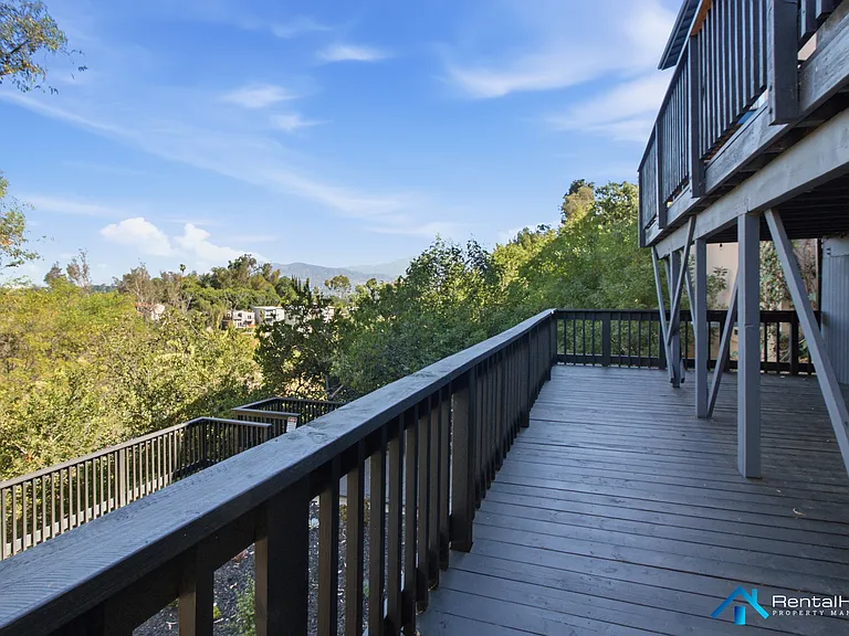 2433 Hines Dr — Photo 19