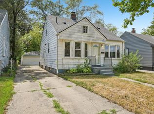 19120 Woodside St, Harper Woods, MI 48225