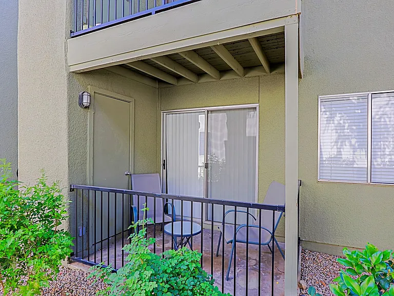 740 W Elm St #116 — Photo 32
