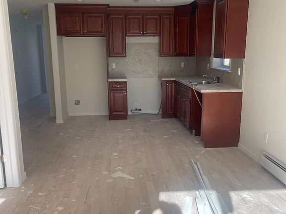 3rd image of 466A Robinson Ave #A