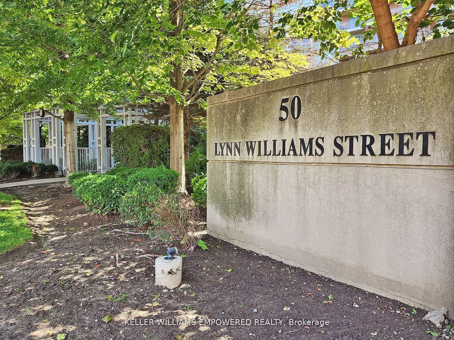 50 Lynn Williams St — Photo 2