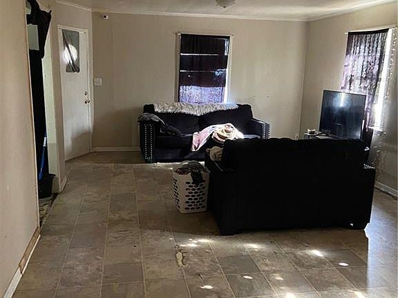 4th image of 470 Overton St
