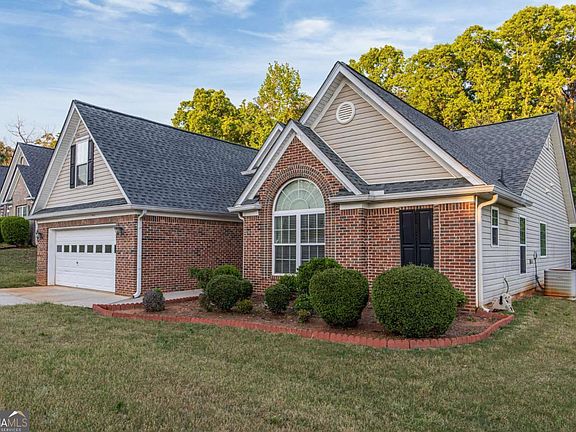 2nd image of 190 Meadowbrook Ct