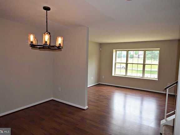 3rd image of 6422 Selby Ct