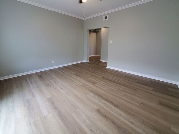 4th image of 2064 W Hutchinson St #1