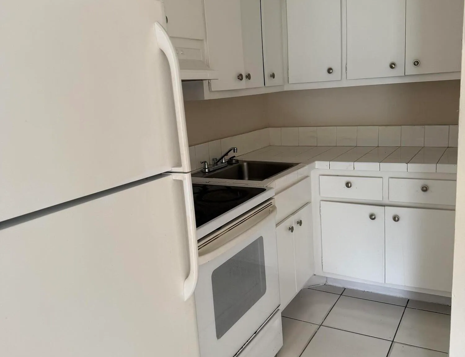 4 bed, 4.0 bath, 2424 sqft, $1,450 — Photo 2