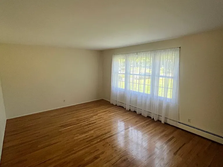 110 Hillary Dr — Photo 30