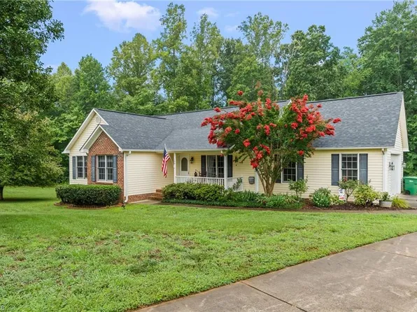 124 Pipsisewa Ln, Stokesdale, NC 27357