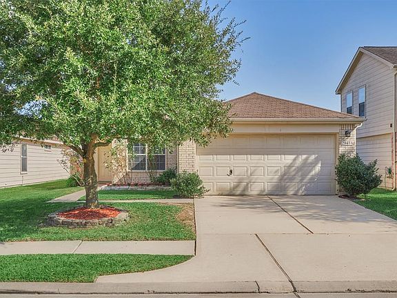 Welcome home to 29418 Legends Green located within The Legends Run subdivision!