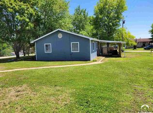 8838 Hickory Ln, Ozawkie, KS 66070