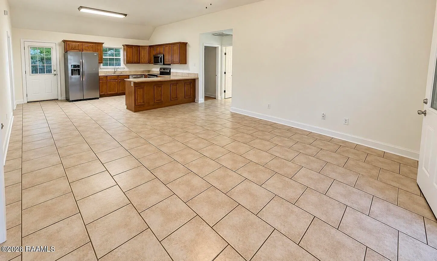 3 bed, 2.0 bath, 1347 sqft, $1,650 — Photo 3