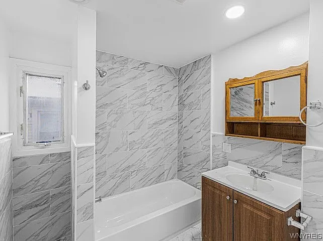 2 bed, 1.0 bath, 4125 sqft, $1,300 — Photo 3
