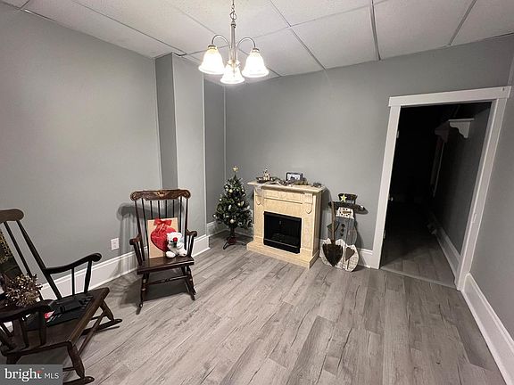 2nd image of 800-806 W Harrison St