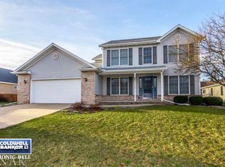 1102 Wakefield Dr, Heyworth, IL 61745