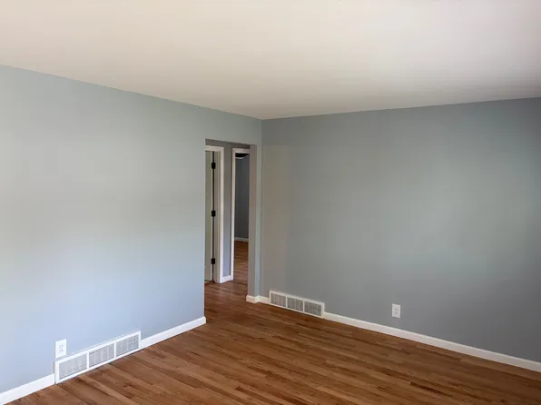 2415 Chesstal St, Saint Charles, MO 63301