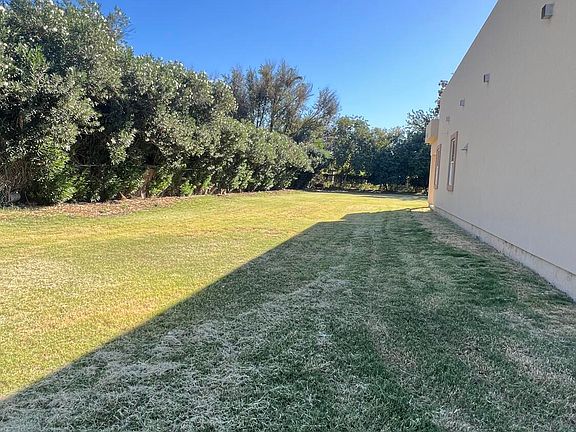 4th image of 909 W Tamarisk Ave