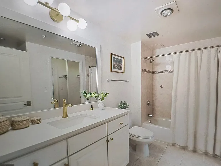 7111 Woodmont Ave #107 — Photo 12