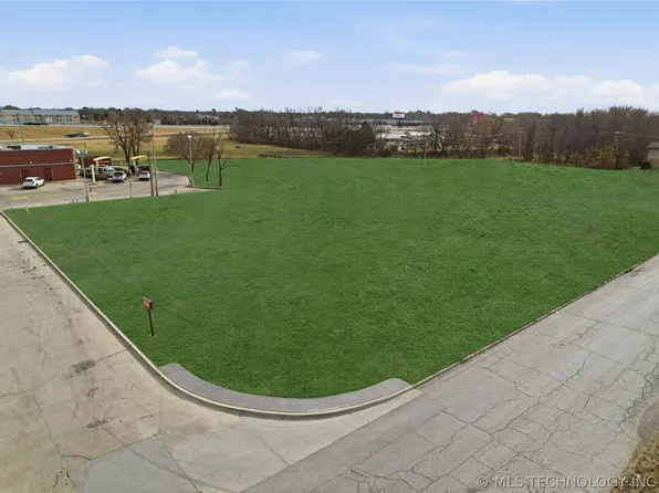 213 S Dogwood St, Owasso, OK 74055