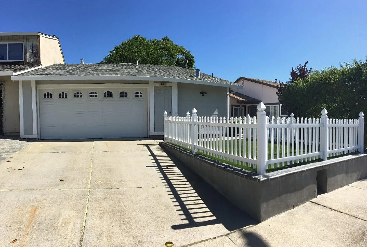 3661 Desanie Cir photo 1