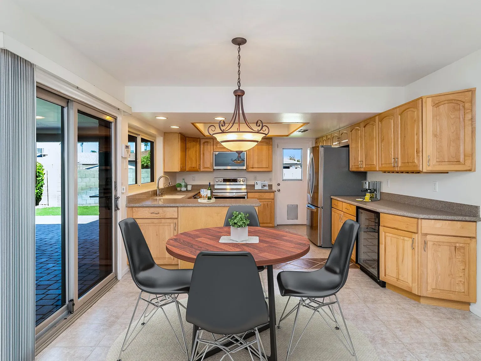 2116 E Laguna Dr — Photo 4