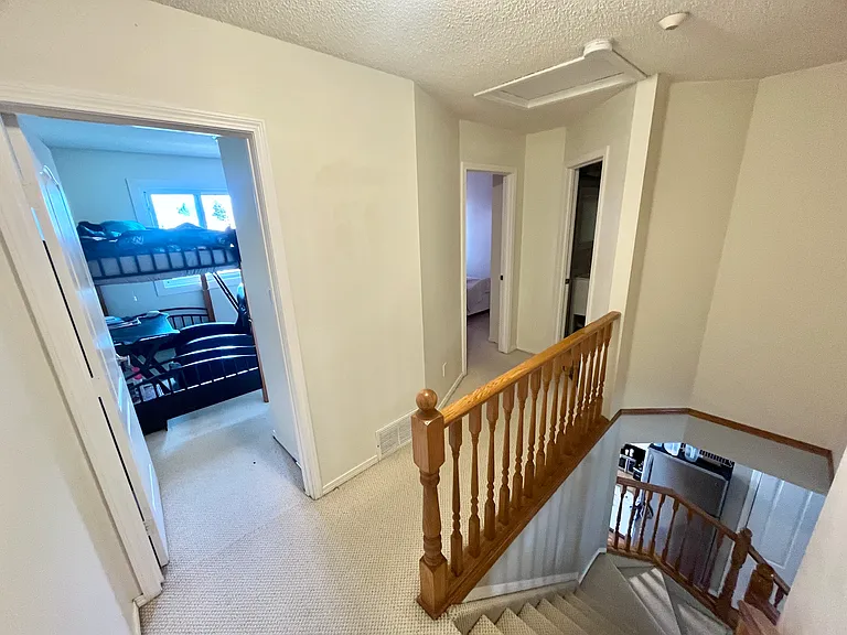 1033 Youville Dr W — Photo 14