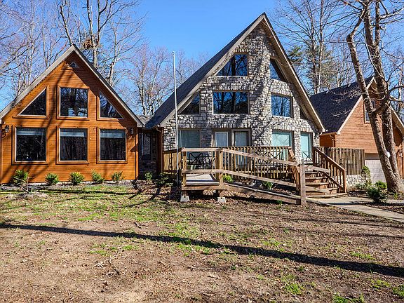 2nd image of 111 Horse Cove Rd