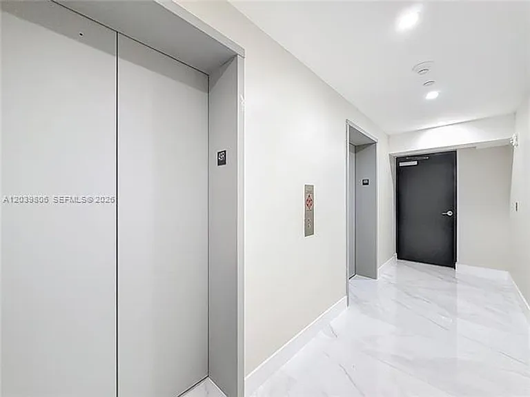 700 NE 24th St #4904 — Photo 4