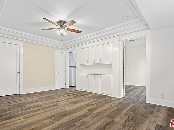 2nd image of 1129 Echo Park Ave