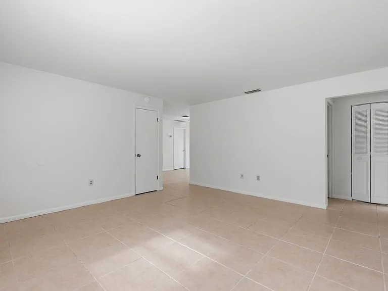 3425 NW 22nd Dr — Photo 5