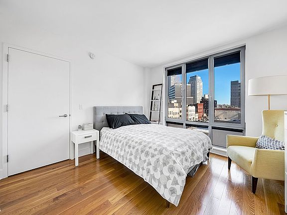 4th image of 47-28 11th St Unit 4D