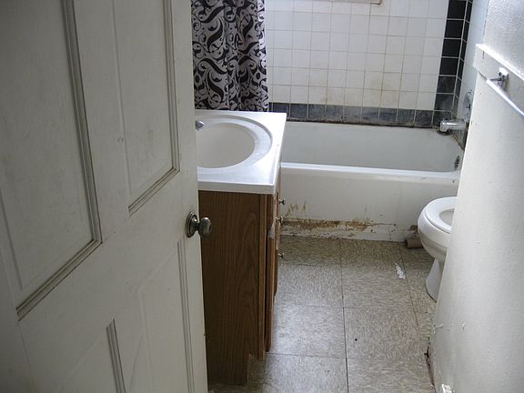 3rd image of 1822 Green St