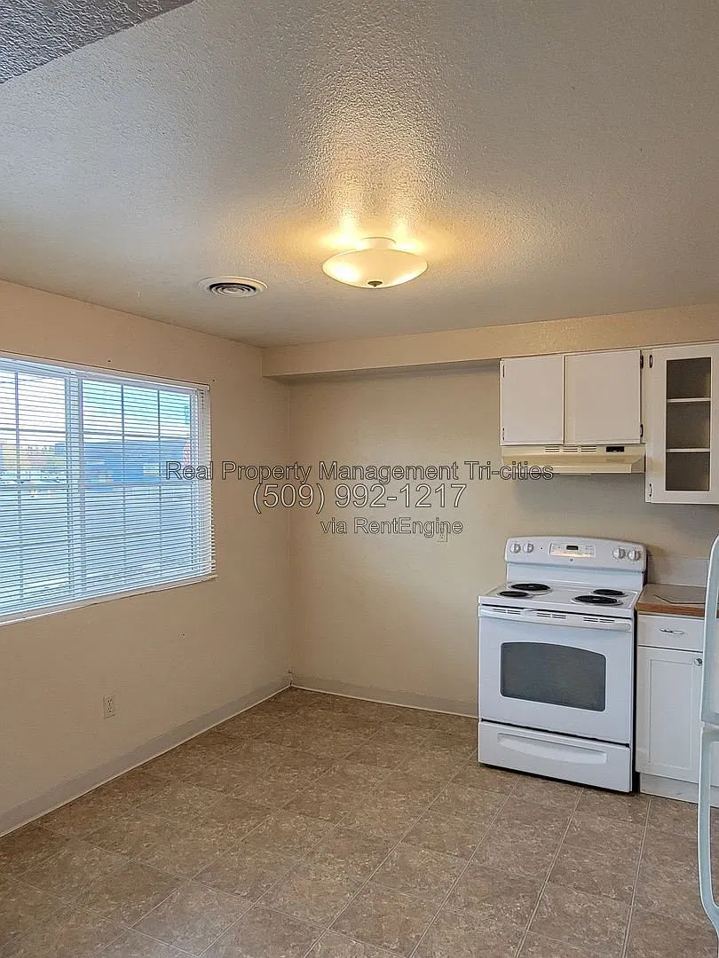 3 bed, 1.5 bath, 1100 sqft, $1,495 — Photo 3