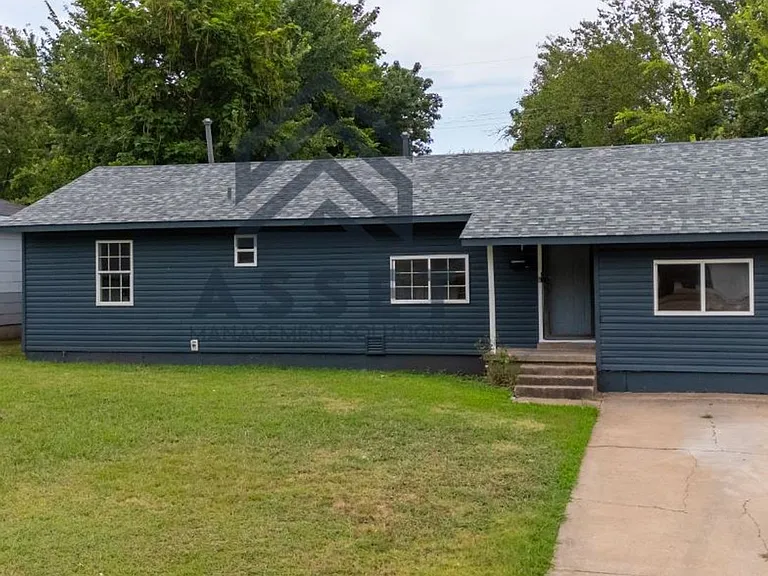 1040 Sycamore Dr — Photo 4