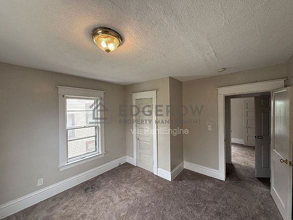 4th image of 915 Neland Ave SE
