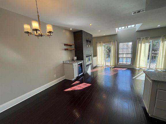 5th image of 42 Baybridge Dr