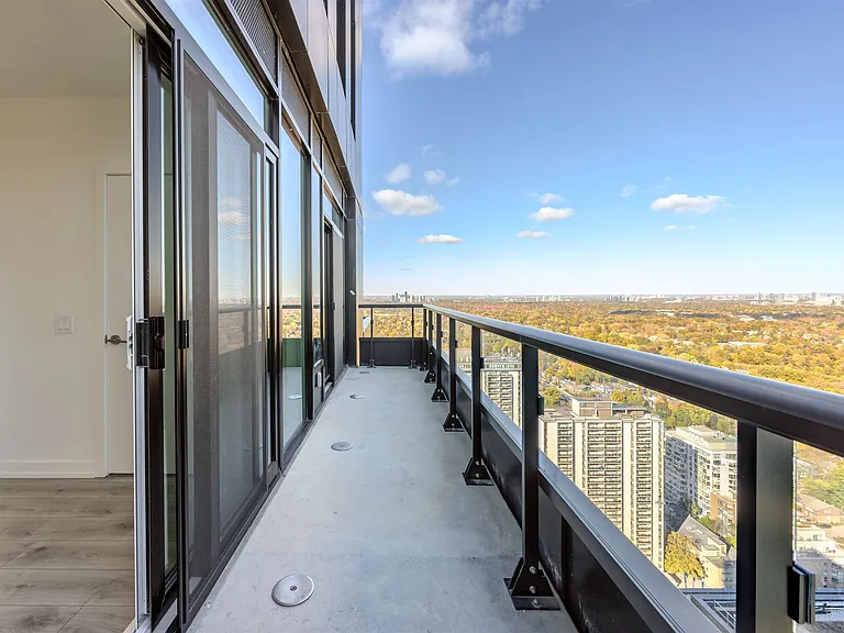 223 Redpath Ave — Photo 207