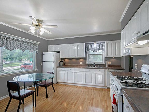 5th image of 1051 52nd St SE