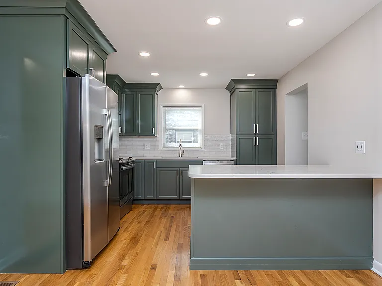 1022 Della Dr — Photo 10