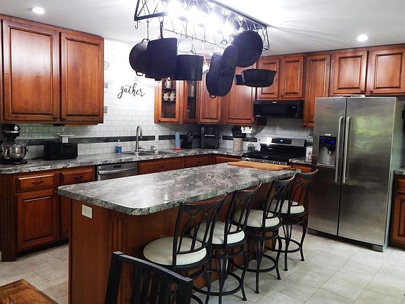 3rd image of 1252 W Erickson Rd