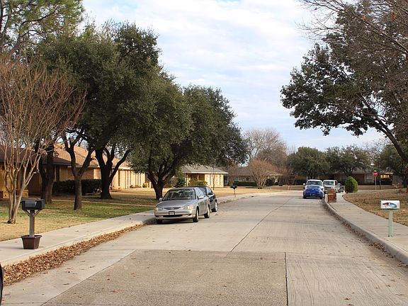 4th image of 724 Knollridge Dr
