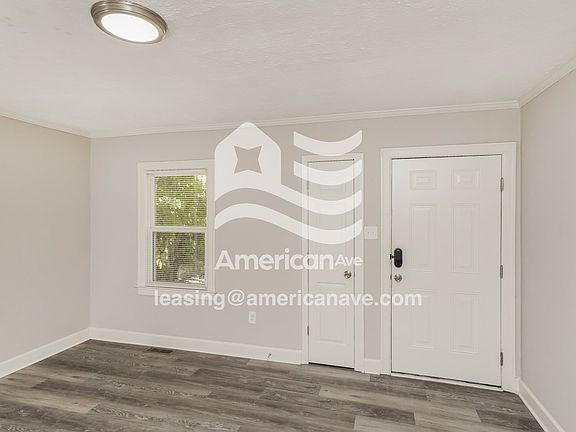 1431283_004_wm_-_living_room_13222429.jpg
