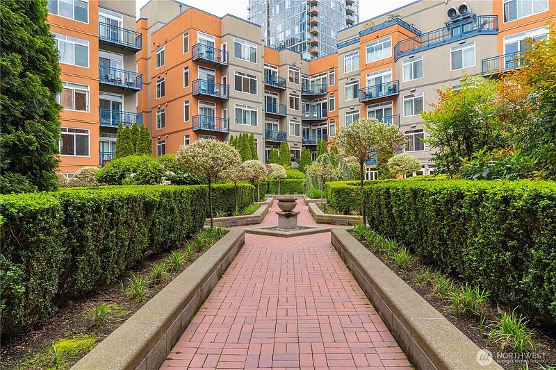 4th image of 2415 2nd Avenue #448