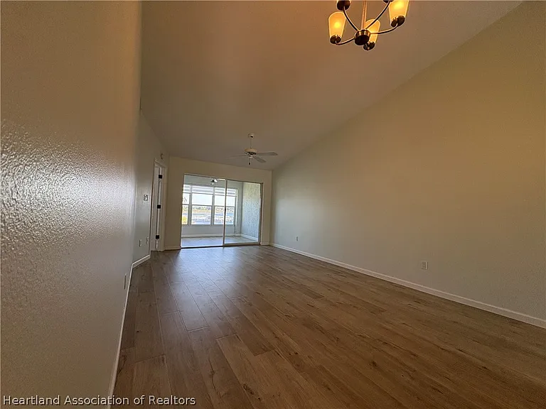 406 Stephen Dr — Photo 13