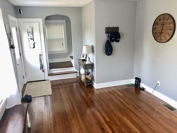 3rd image of 806 E Oakside St